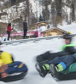 Snow tube race