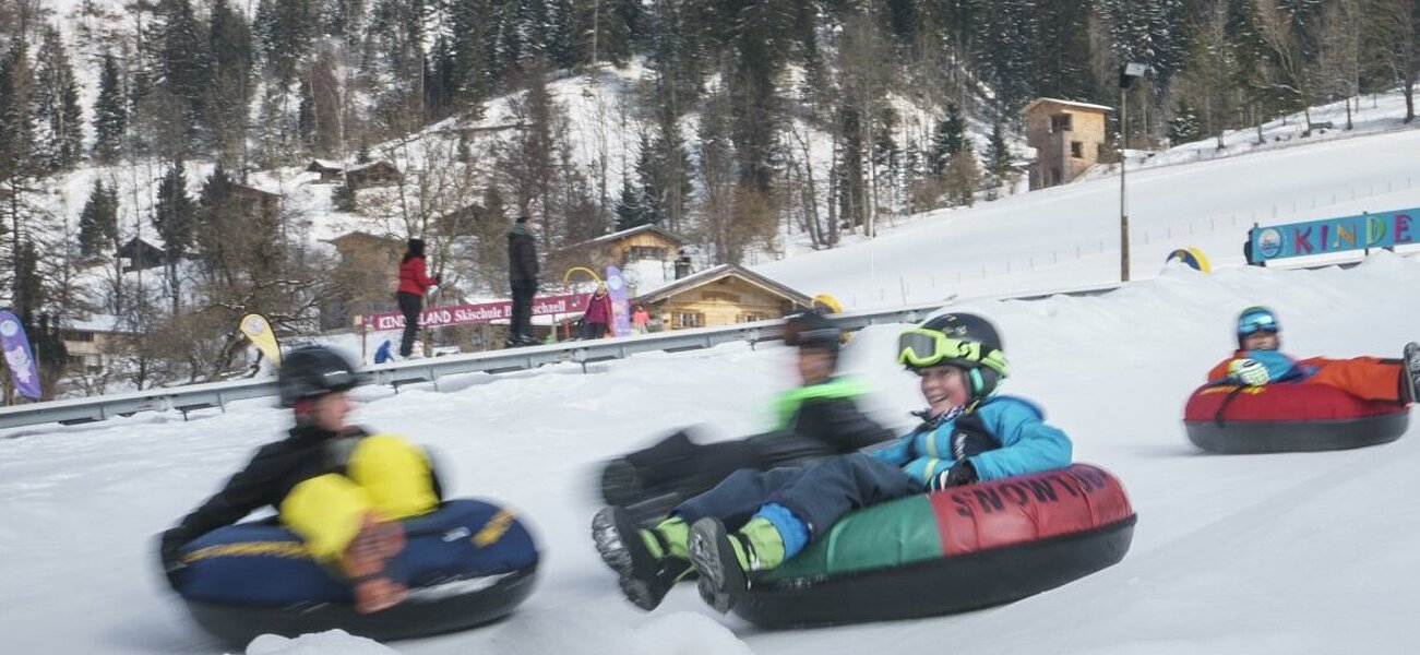 Snow tube race
