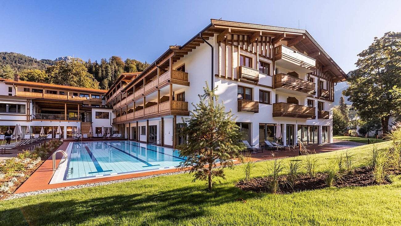 Garden with pool at Das Bayrischzell Familotel