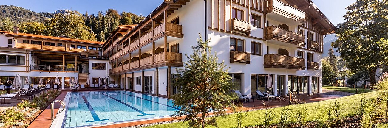 Garden with pool at Das Bayrischzell Familotel