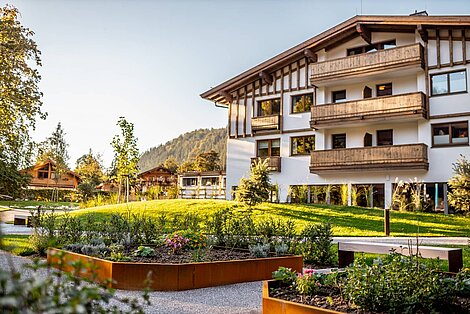 Außenanlage des Familotel Bayrischzell