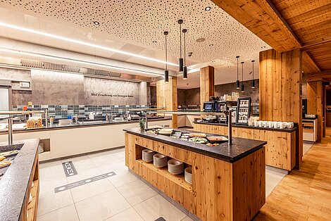 Großer Buffet Bereich im Familotel das Bayrischzell