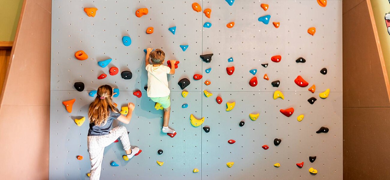 Climbing wall for young and old at Das Bayrischzell Familotel 
