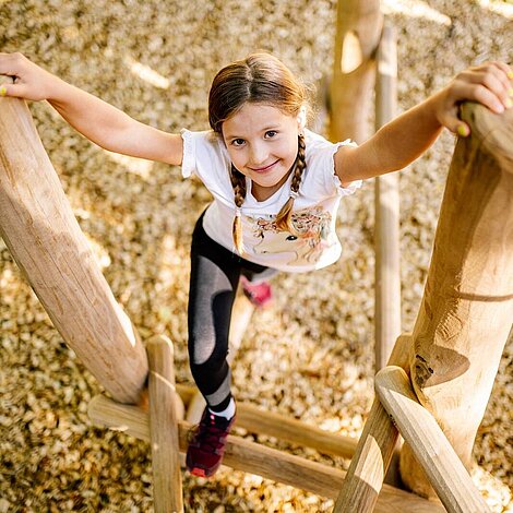 Kinder am Spielplatz im Familotel Bayrischzell